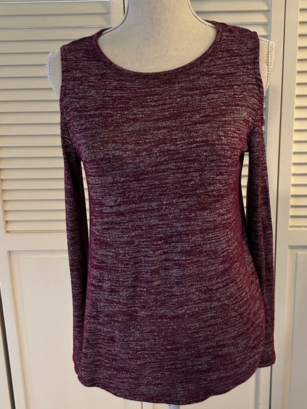 a new day Marled Cold-Shoulder Top in Burgundy Heather